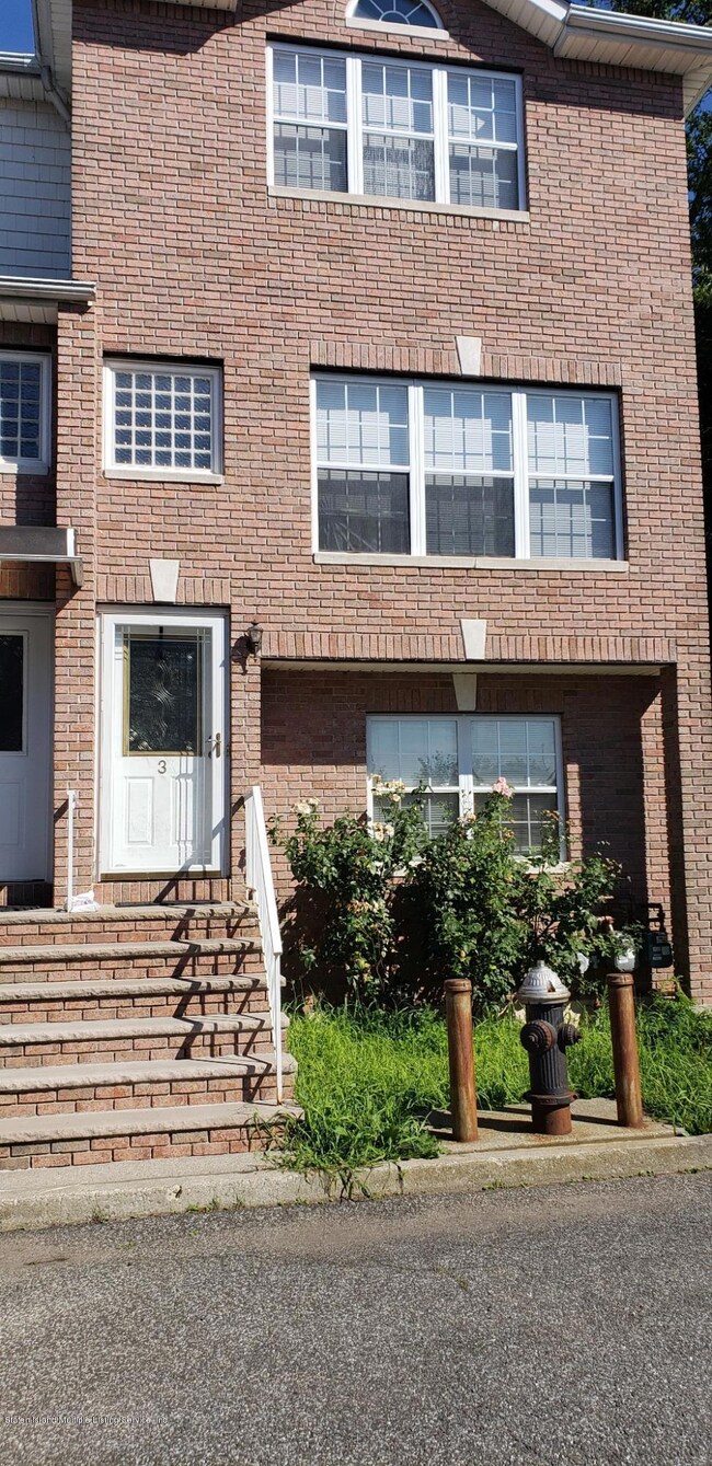 3 Daniella Ct, Staten Island, NY 10314 - photo 2
