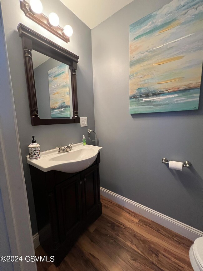 Half Bathroom_01