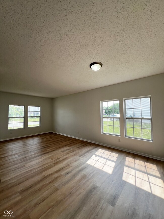 832 Spinney Ln, Whiteland, IN 46184 - photo 3