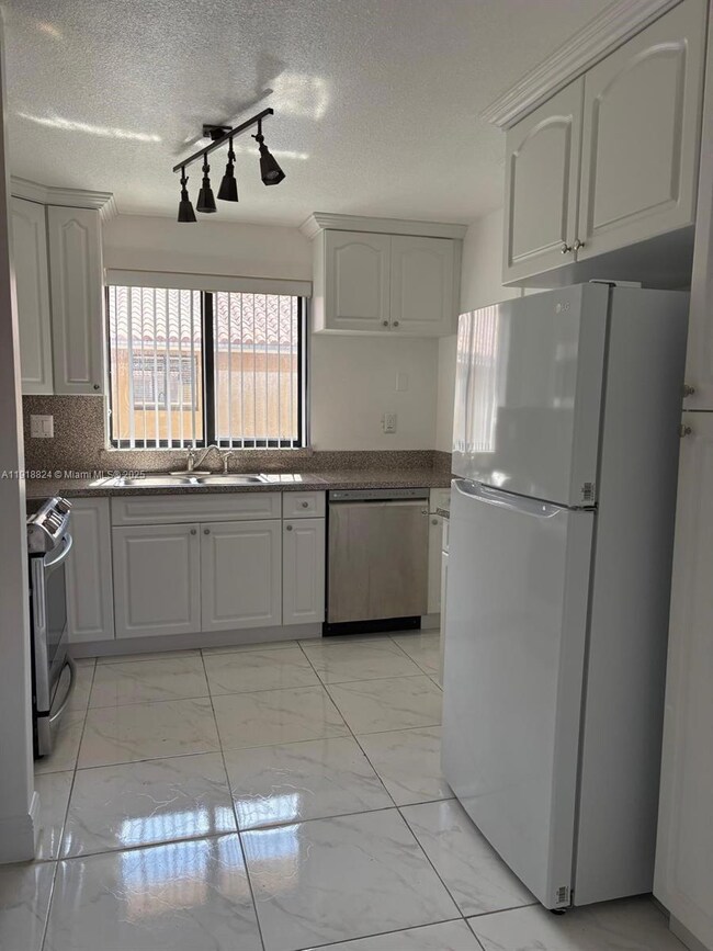 2740 W 61st St unit 204, Hialeah, FL 33016 - photo 6