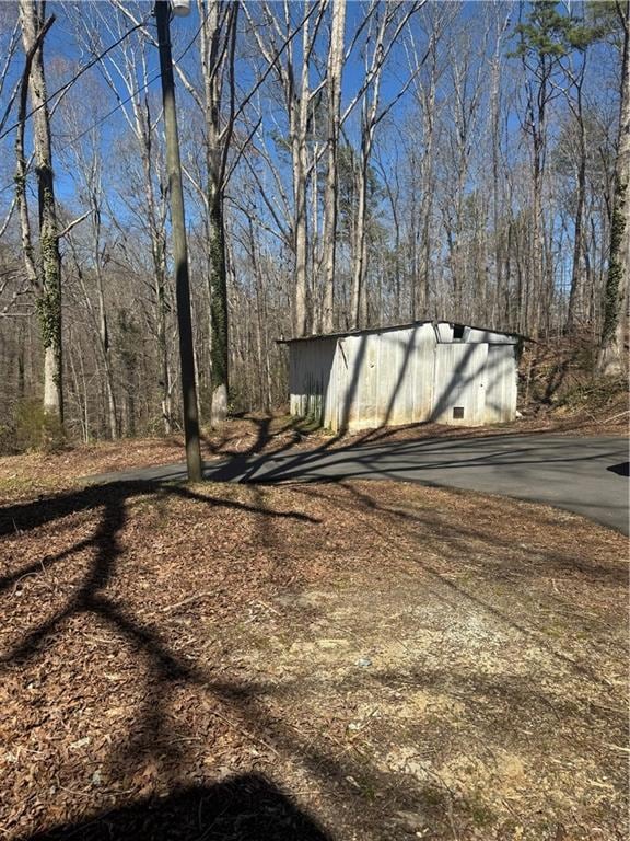 View of yard with an outbuilding, an outdoor struc