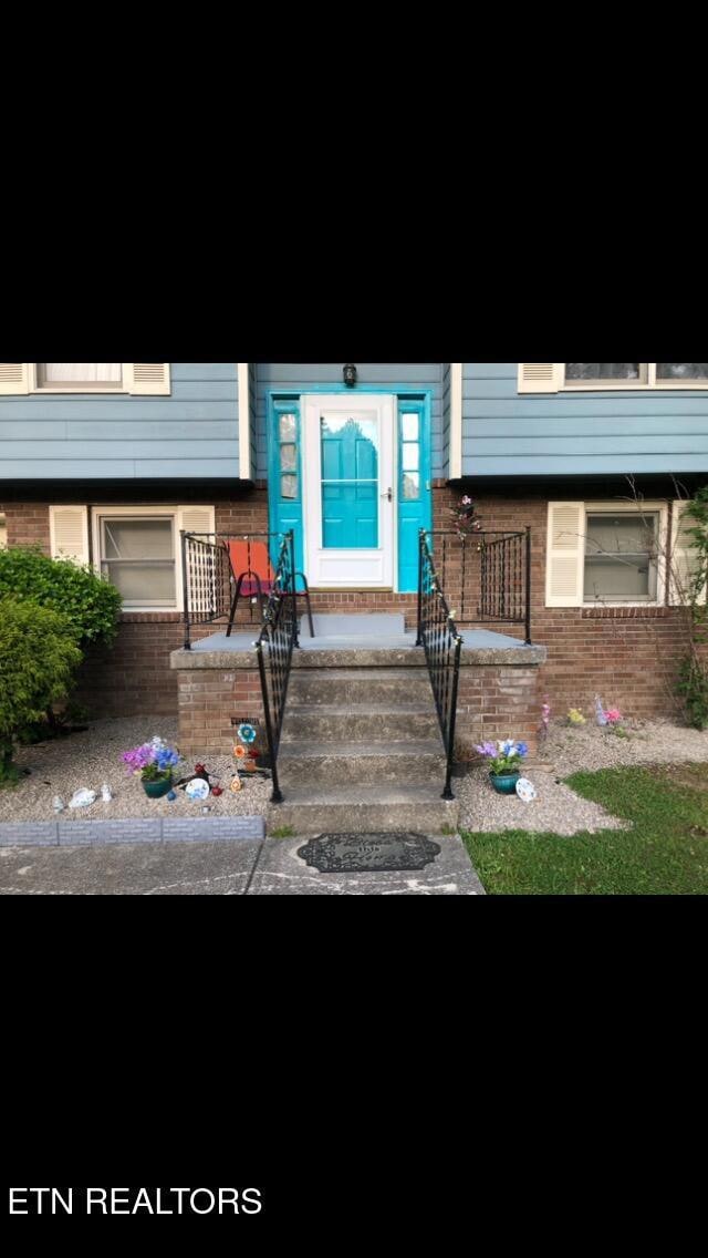 140 Wellington Dr, Middlesboro, KY 40965 - photo 2