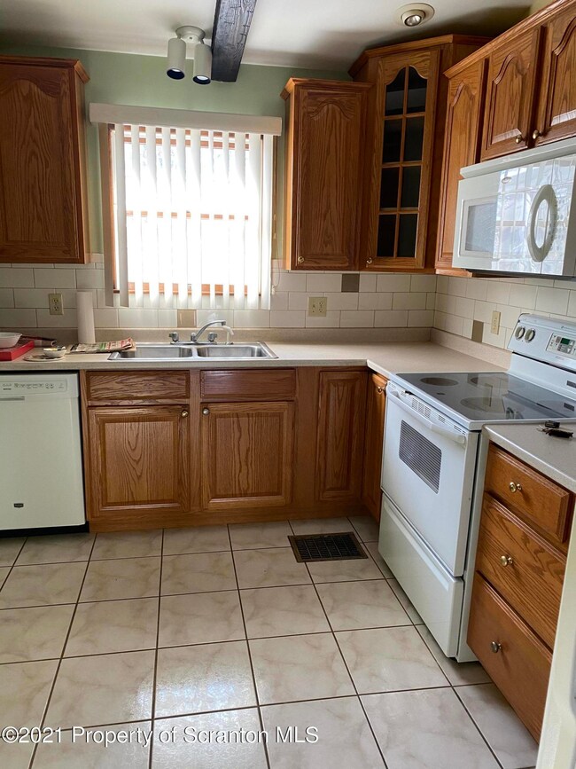 450 Kennedy Dr, Archbald, PA 18403 - photo 3