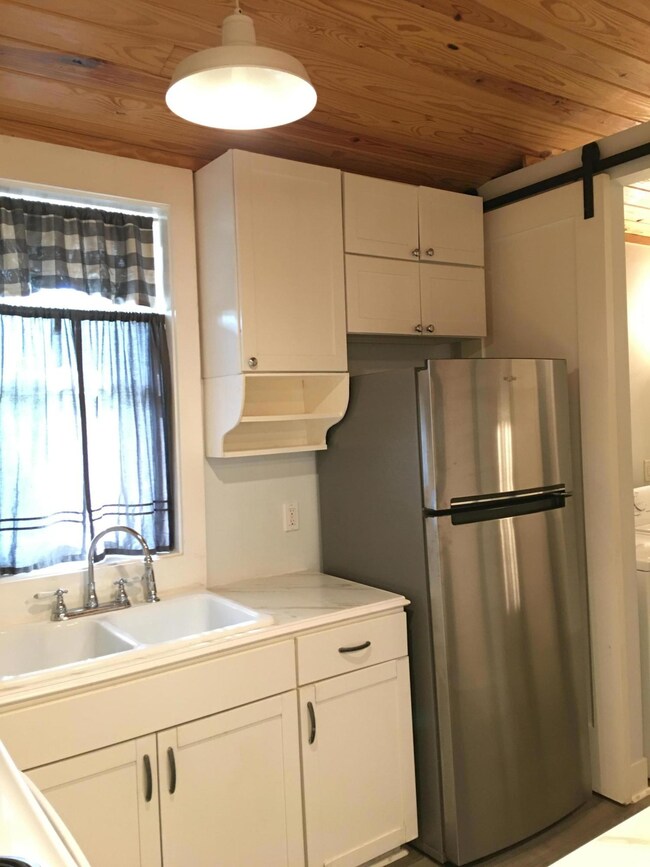 8DA5B300-DF80-43A1-8C33-48127195BE92