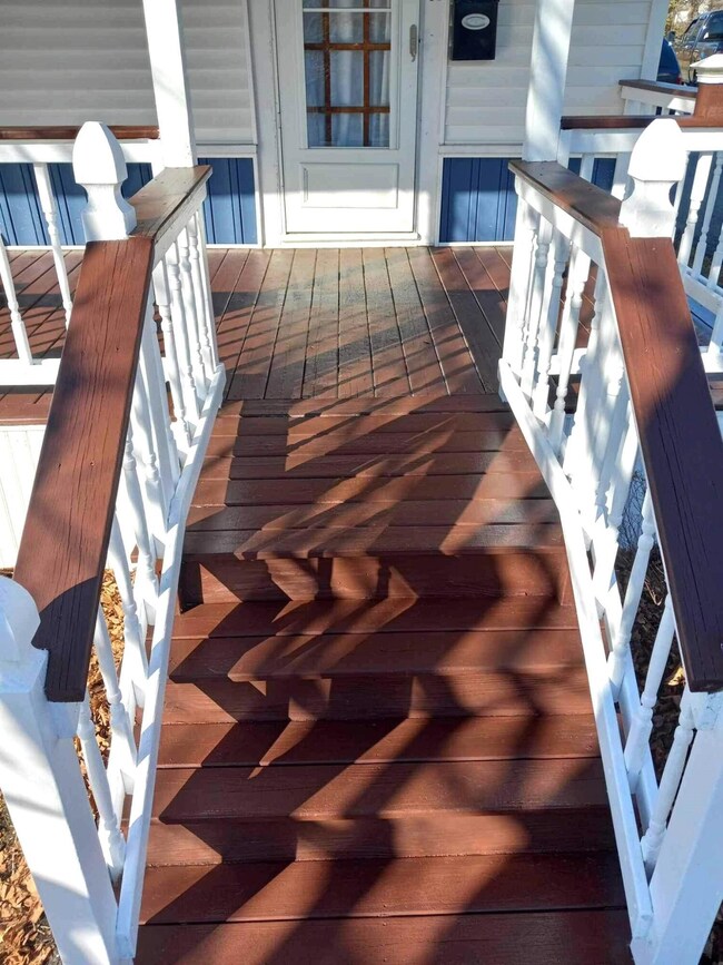 10-LAKEVIEW-FRONT-PORCH2