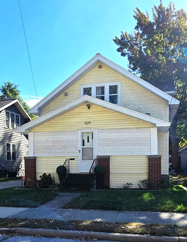 929 Ireland Ave, Muskegon, MI 49441 - photo 5