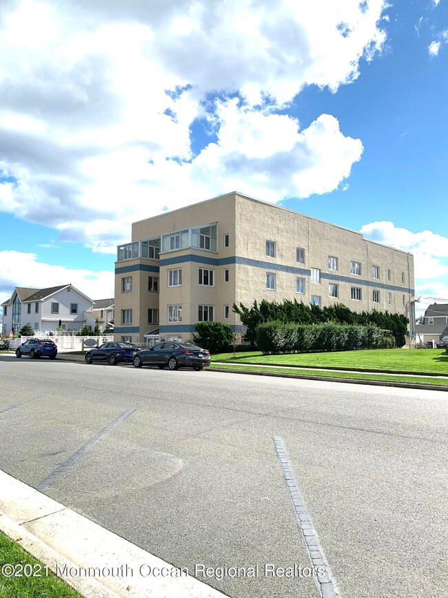 15 Garfield Ave unit 106, Avon By the Sea, NJ 07717 - photo 2