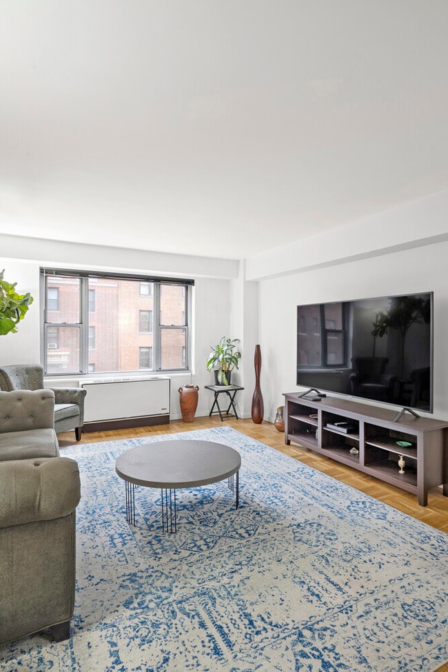 310 Lexington Ave unit 10G, New York, NY 10035 - photo 2