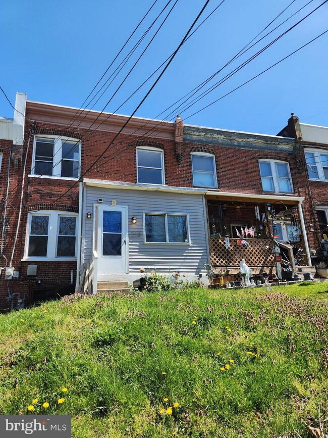 223 Hamilton Ave, Darby, PA 19023 - photo 2