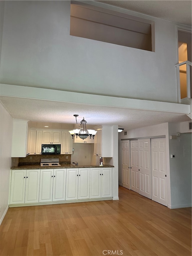 7101 Farralone Ave unit 135, Canoga Park, CA 91303 - photo 2