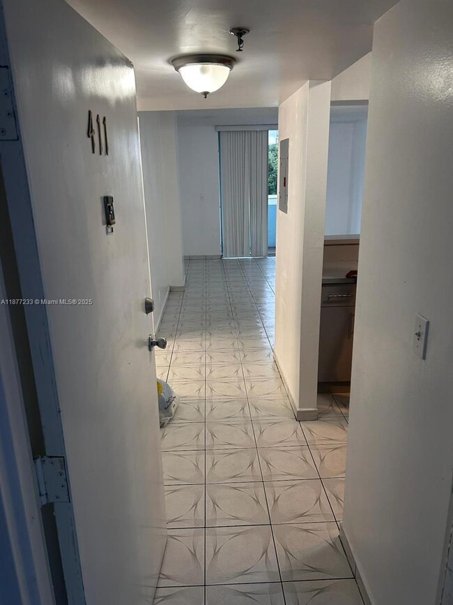 501 SW 1st St unit 411, Miami, FL 33130 - photo 4