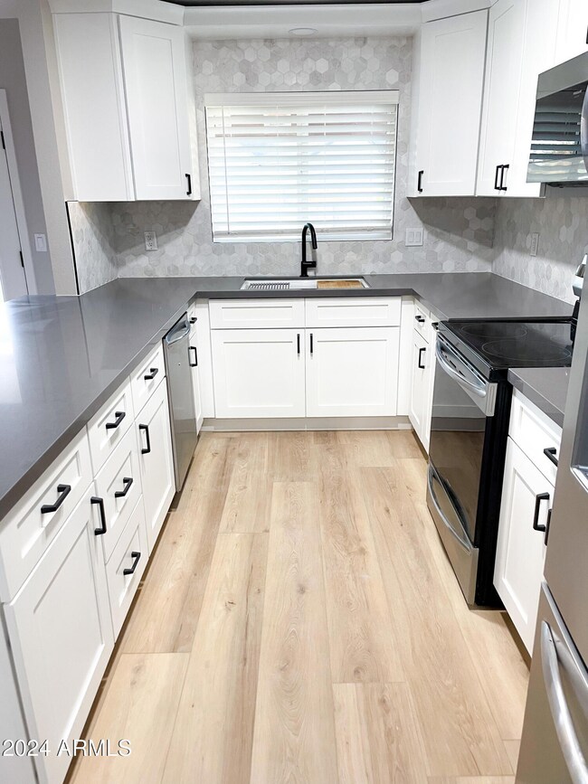 1460 E Todd Dr, Tempe, AZ 85283 - photo 5