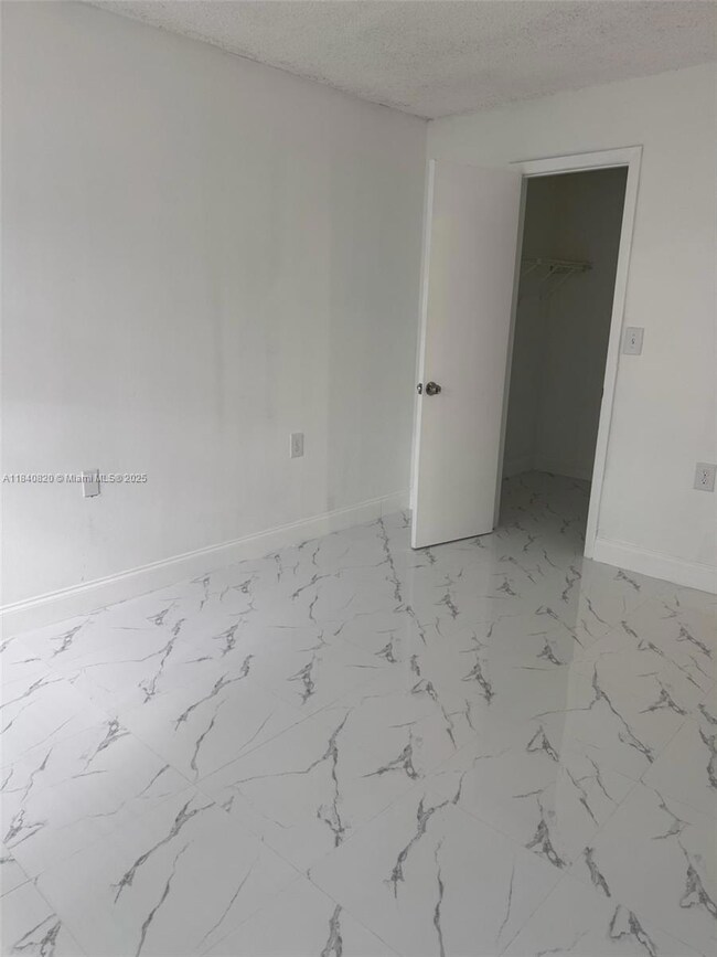 7010 NW 179th St unit 105, Hialeah, FL 33015 - photo 6