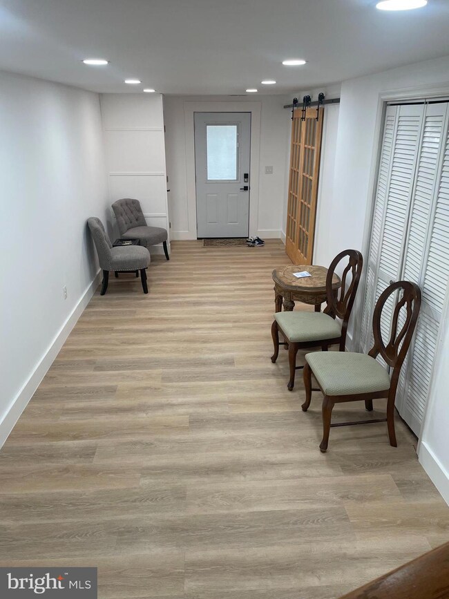 8917 Old Courthouse Rd, Vienna, VA 22182 - photo 6