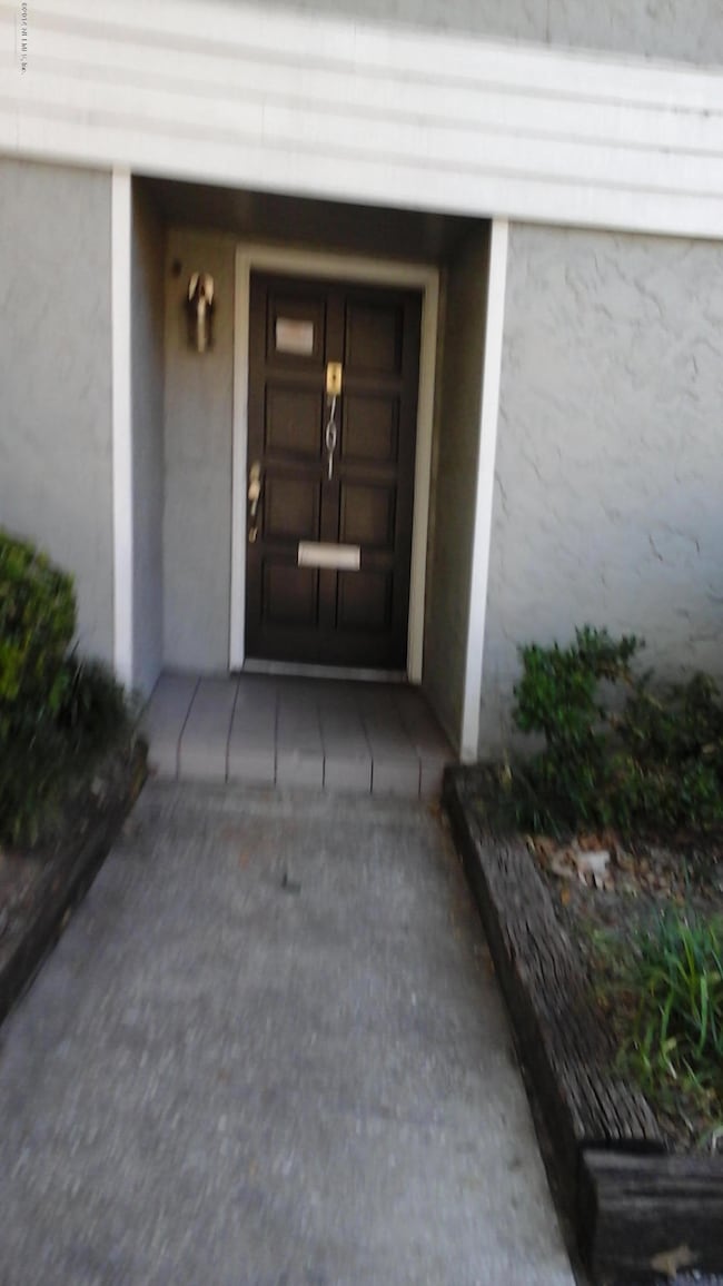 701 Oaks Manor Ct, Jacksonville, FL 32211 - photo 2