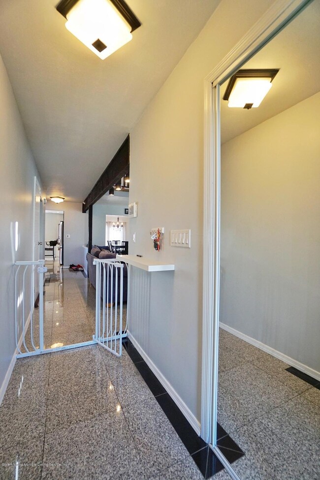 233 Mallory Ave, Staten Island, NY 10305 - photo 4