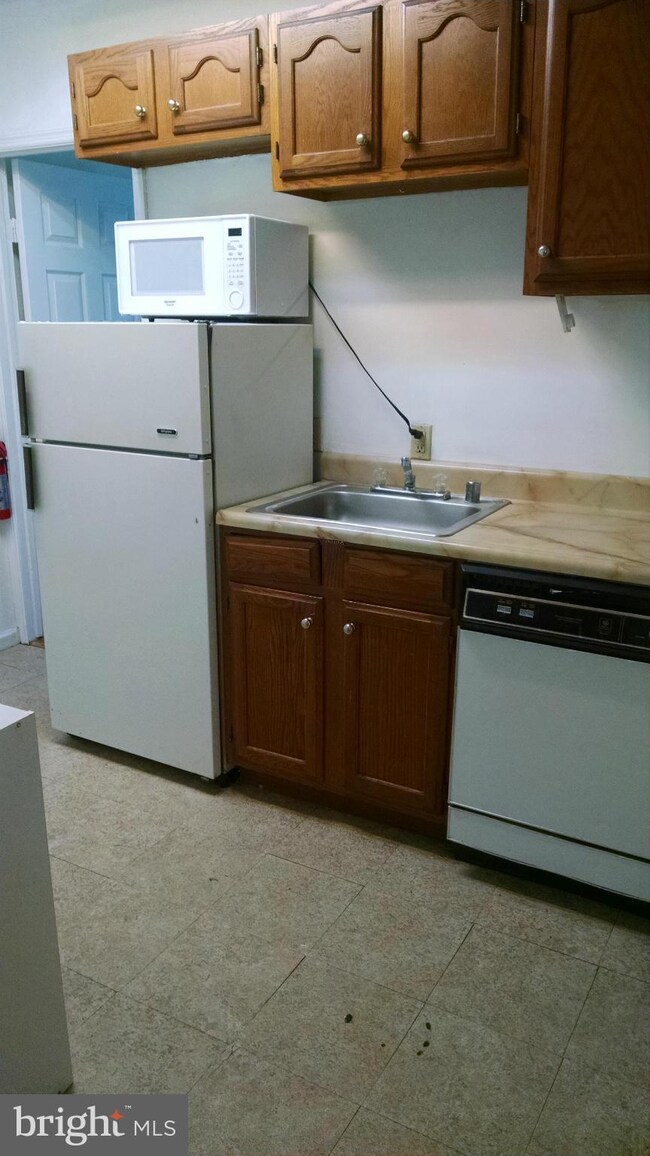 807 Hollins St unit 2, 2ND FLOOR, Baltimore, MD 21201 - photo 4