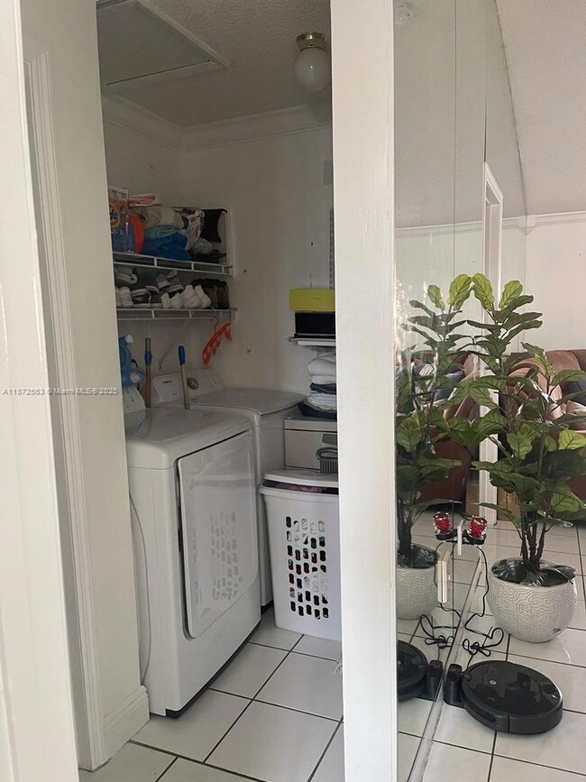 7762 W 29th Way unit 201, Hialeah, FL 33018 - photo 4