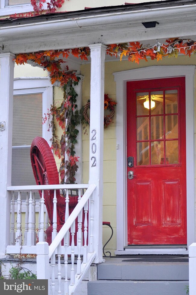 202 Independence St, Berkeley Springs, WV 25411 - photo 6