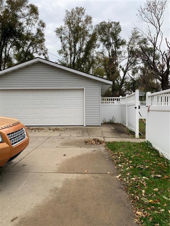 1042 10th Ave SE, Cedar Rapids, IA 52401 - photo 5