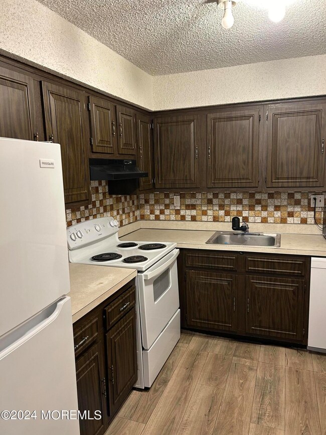 41 Newport Ct unit 251, Brick, NJ 08724 - photo 2