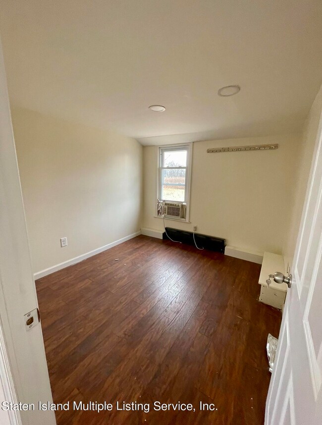 726 Naughton Ave, Staten Island, NY 10305 - photo 5