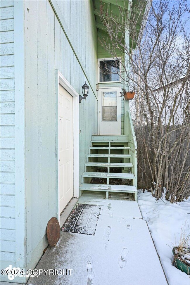 06-Front Exterior_SLS_-0115