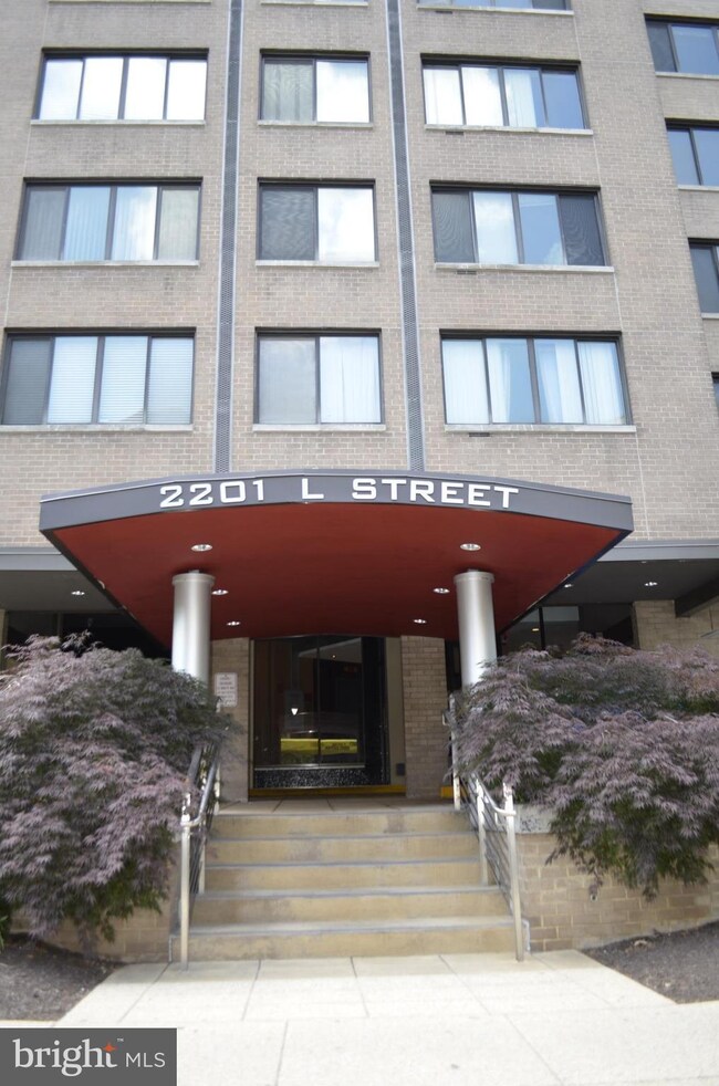 Carriage House unit G14, Washington, DC 20037 - photo 2