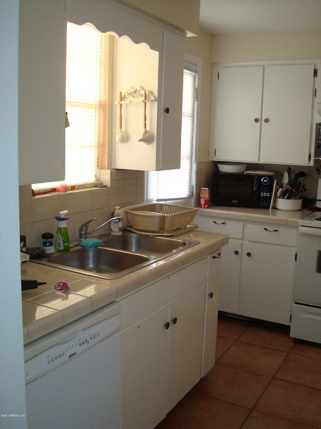 1649 El Prado Rd unit 107, Jacksonville, FL 32216 - photo 3