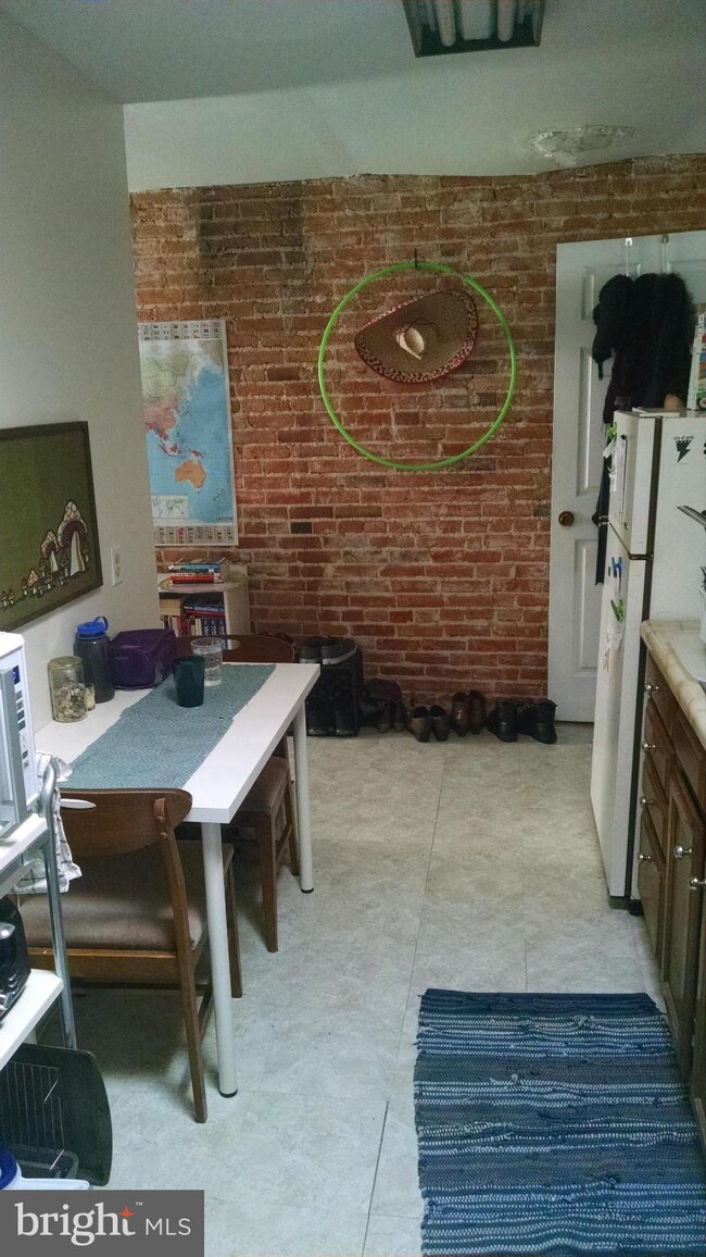807 Hollins St unit 3 THIRD FLOOR, Baltimore, MD 21201 - photo 3