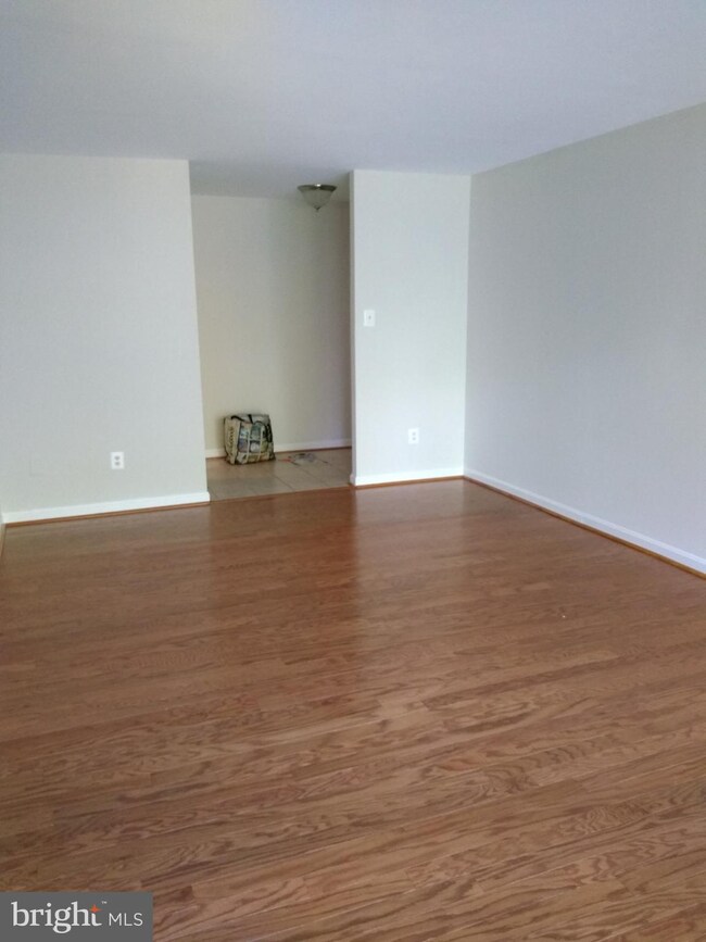 2054 Royal Fern Ct unit 22B, Reston, VA 20191 - photo 3