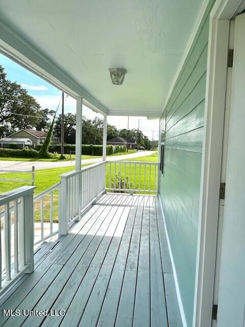 Front Porch on Racetrack