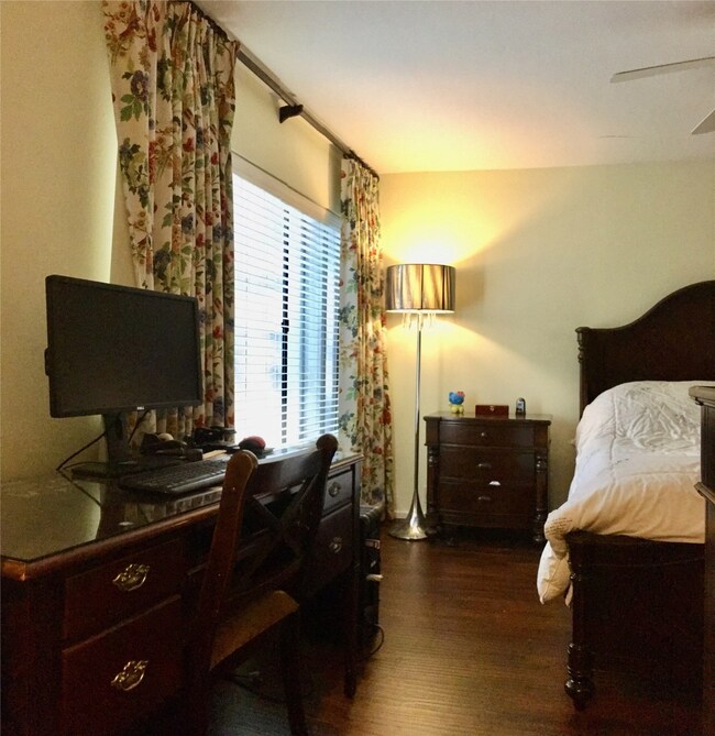 61 Litchfield Ln, Houston, TX 77024 - photo 4