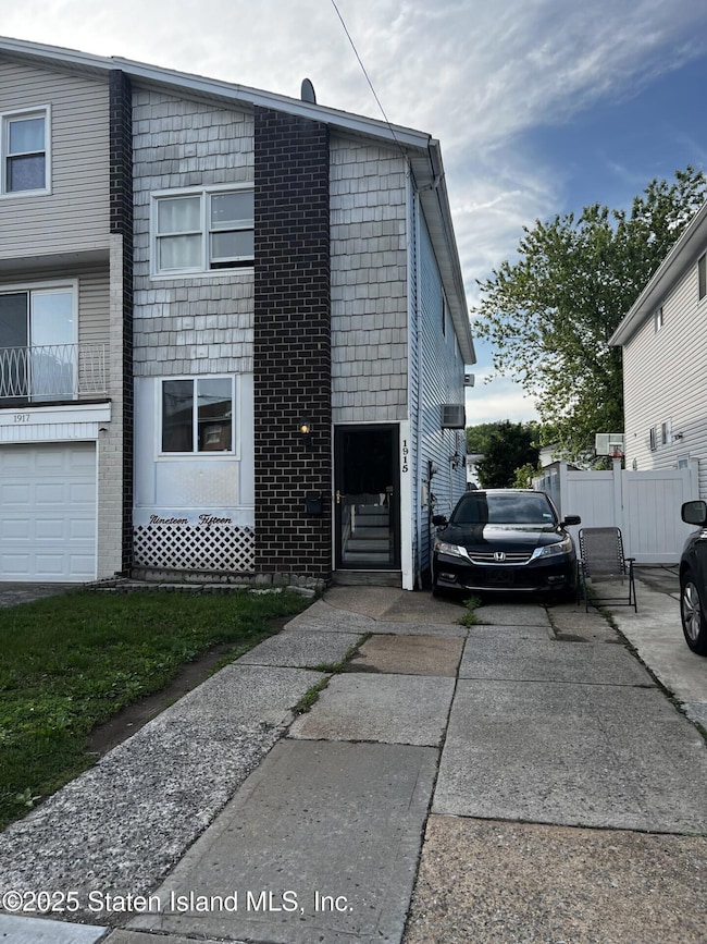 1915 N Railroad Ave, Staten Island, NY 10306 - photo 3