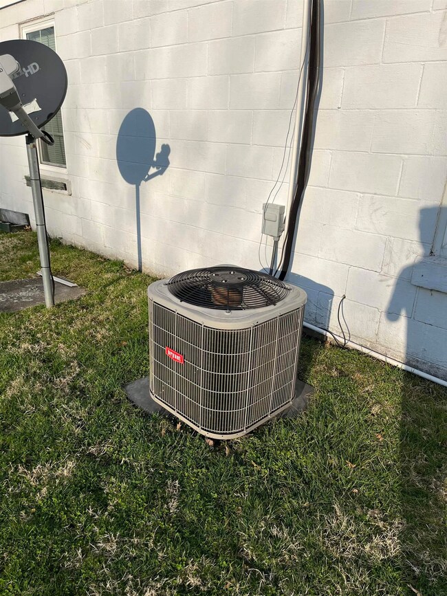 1138 2nd St SE, Linton, IN 47441 - photo 6