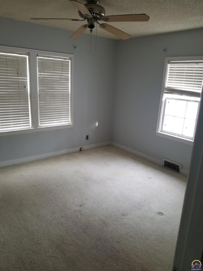926 SW Wayne Ave, Topeka, KS 66606 - photo 6