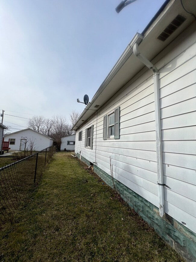 2103 Arrow Ave, Anderson, IN 46016 - photo 2