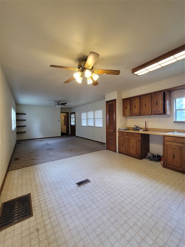 28307 Red Fox, Pinehurst, TX 77362 - photo 6