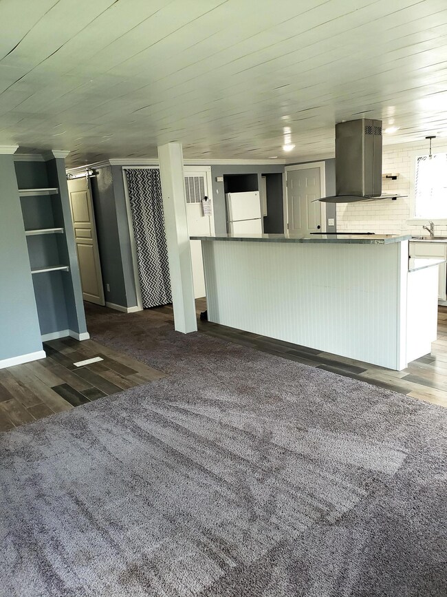 911 S Woodland Dr, Mandan, ND 58554 - photo 5