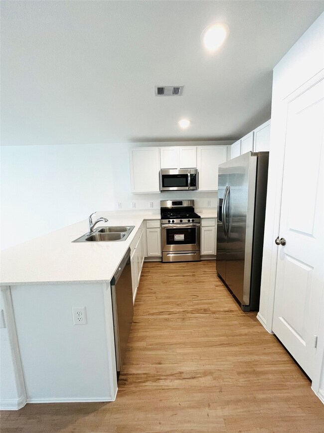 4118 Holland View Ln, Baytown, TX 77521 - photo 3