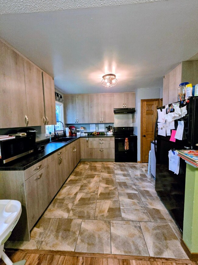 418 E Hamilton, Baudette, MN 56623 - photo 7