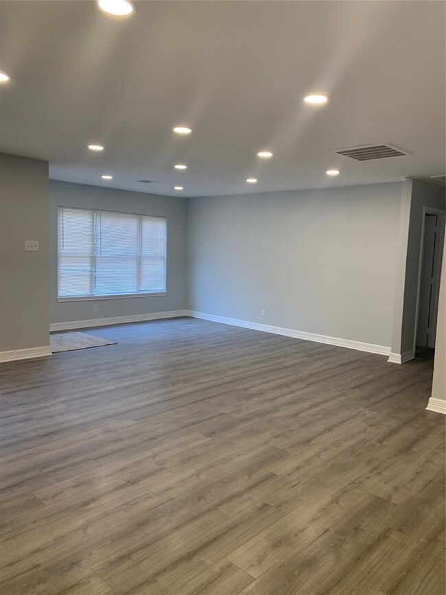 4311 Busiek St, Houston, TX 77022 - photo 3