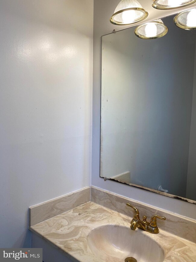 11718 Briary Branch Ct, Reston, VA 20191 - photo 7