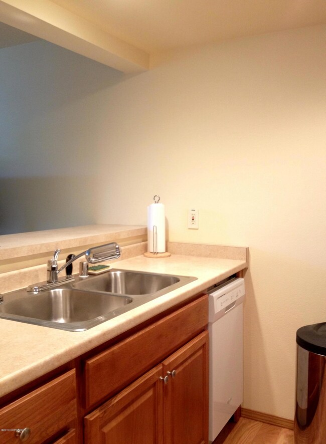 Updated Kitchen & Appliances
