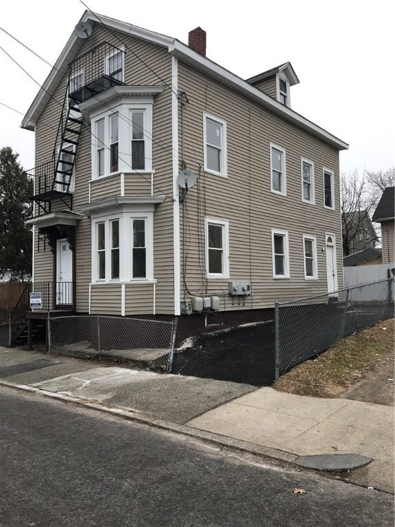 35 Gifford St, Providence, RI 02909 - photo 2