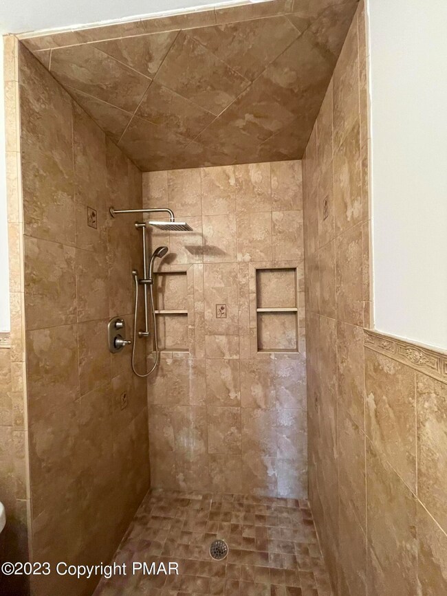 3128 Godfrey Ridge Dr, Stroudsburg, PA 18360 - photo 6