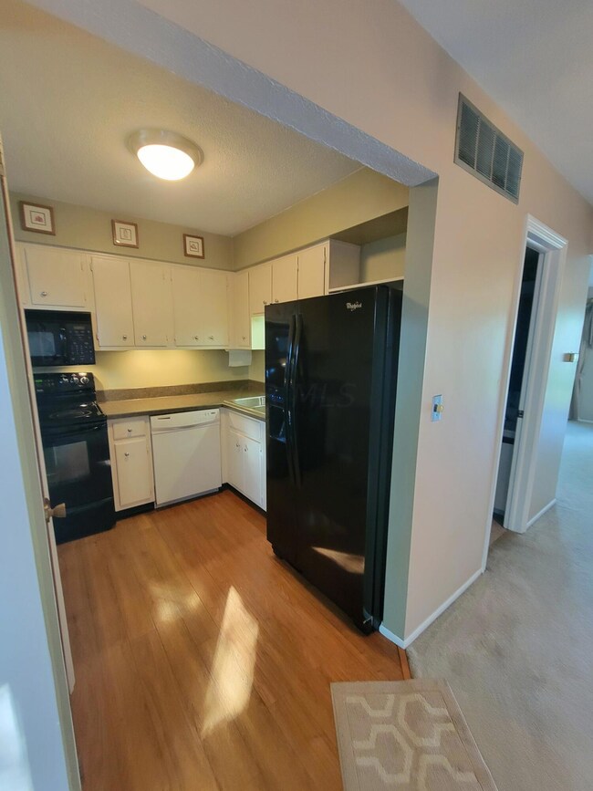 586 Dlyn St unit 1, Columbus, OH 43228 - photo 7