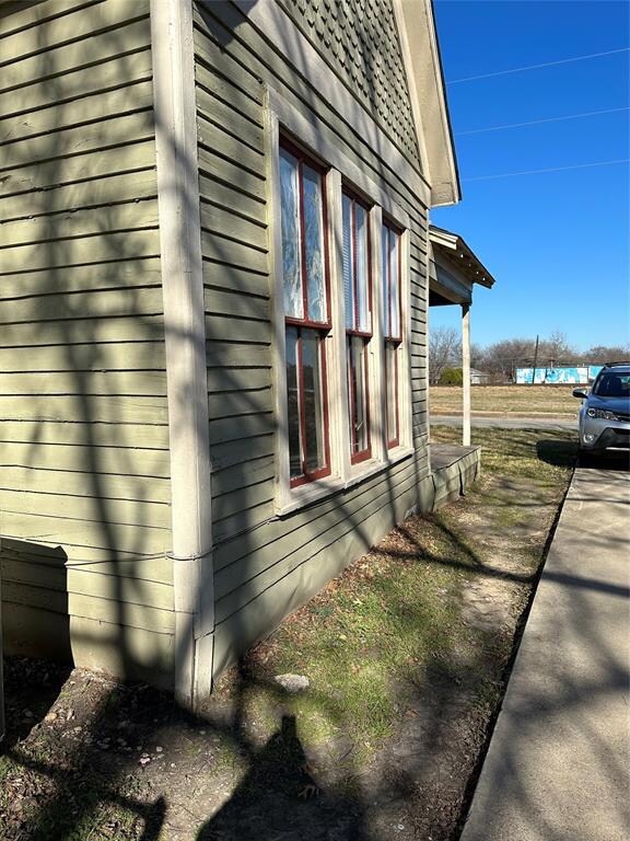 607 NW Main St, Ennis, TX 75119 - photo 3