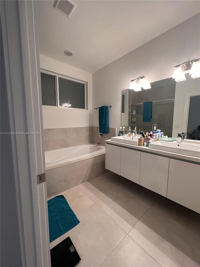 10243 NW 72nd St, Doral, FL 33178 - photo 4