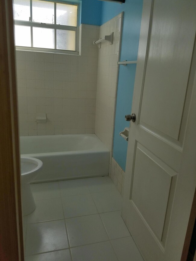 2684 Cherokee bath